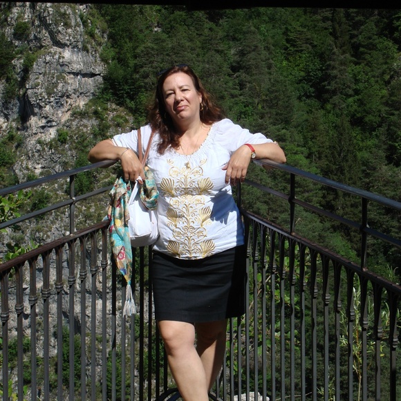 Meet your Posher, Lorraine - Picture 1 of 1